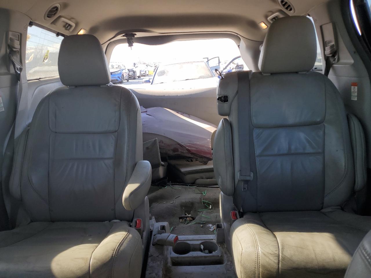 2015 Toyota Sienna - Image 10