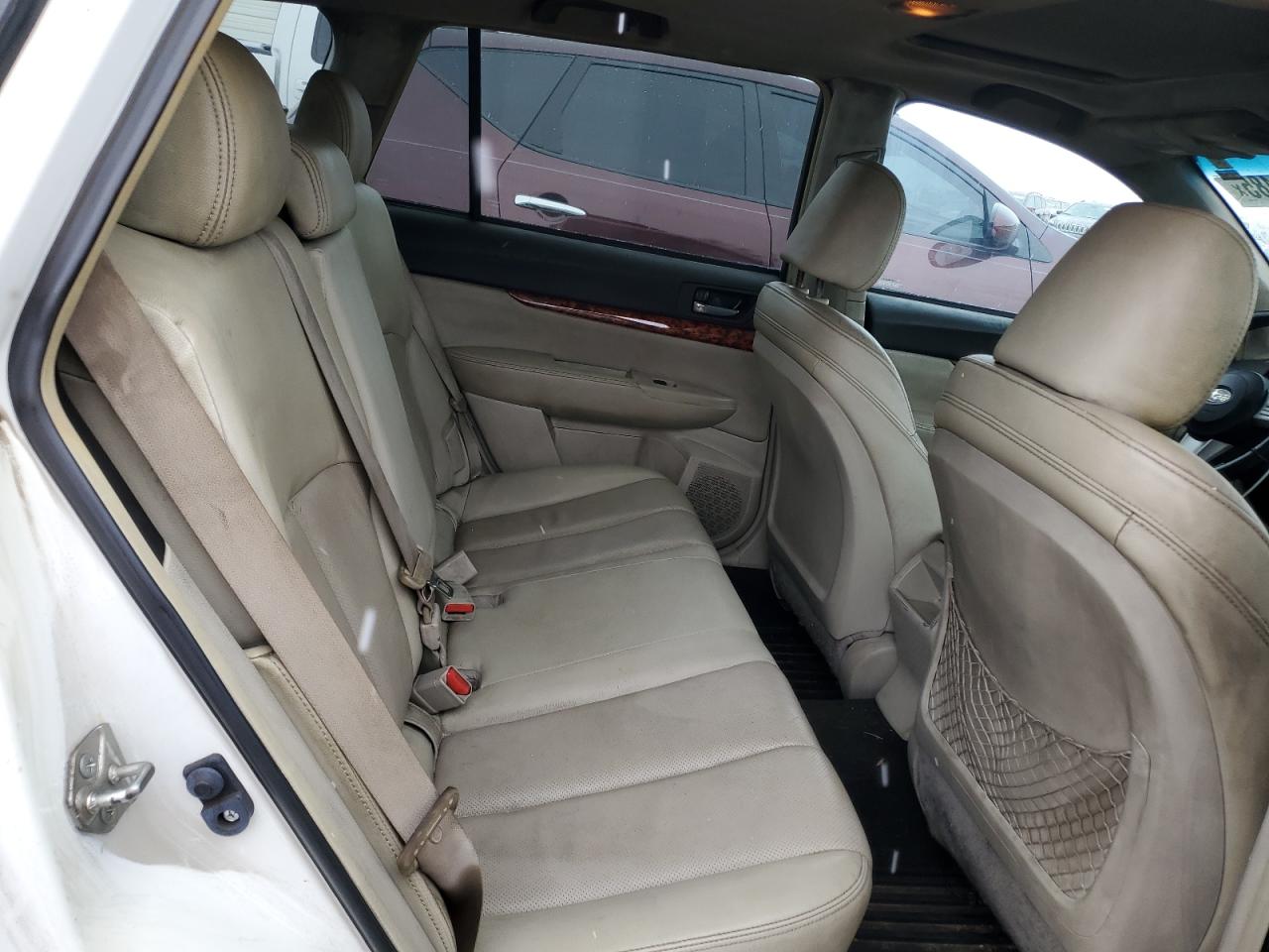 2011 Subaru Outback - Image 11