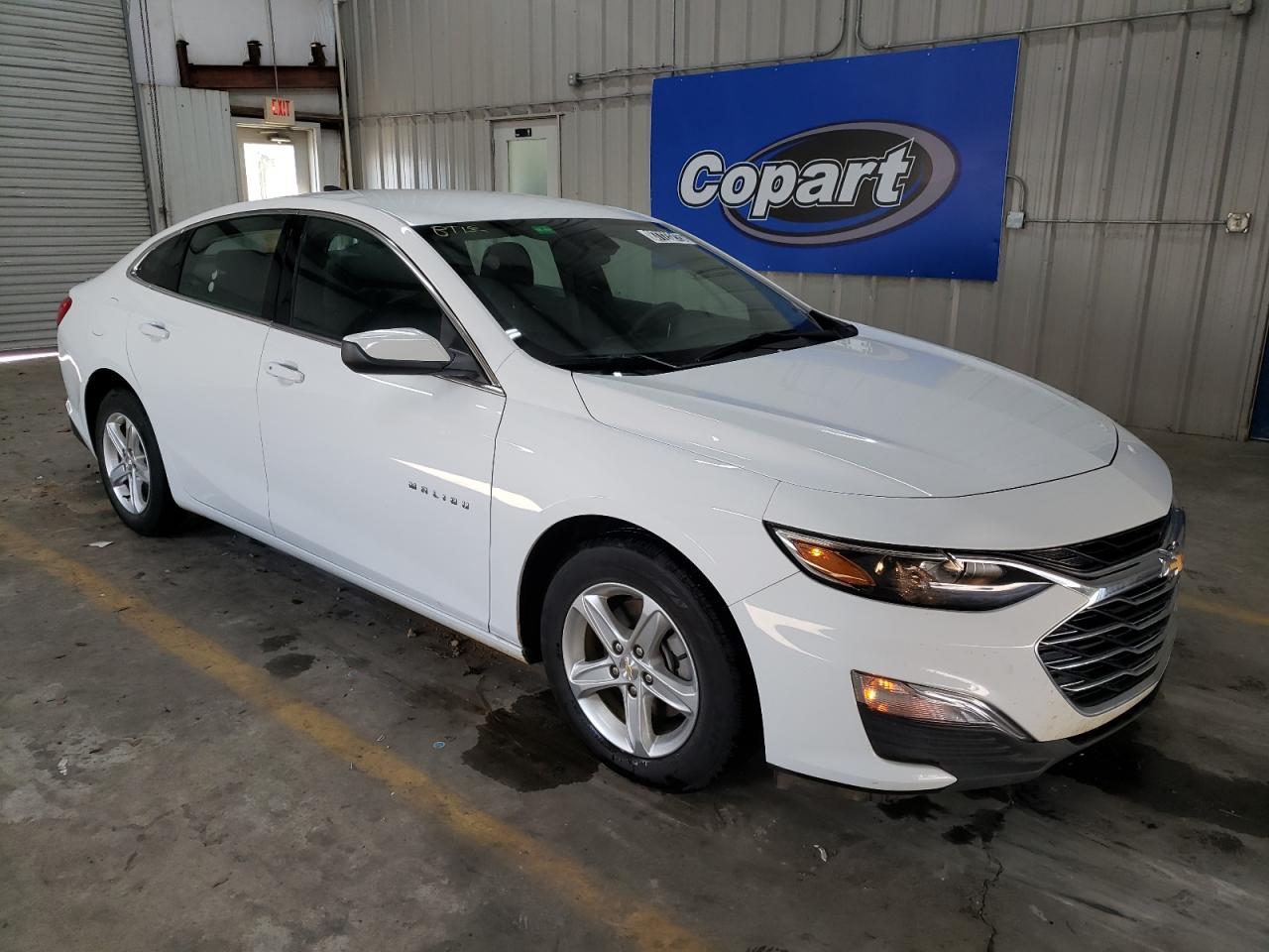 2022 Chevrolet Malibu - Image 4