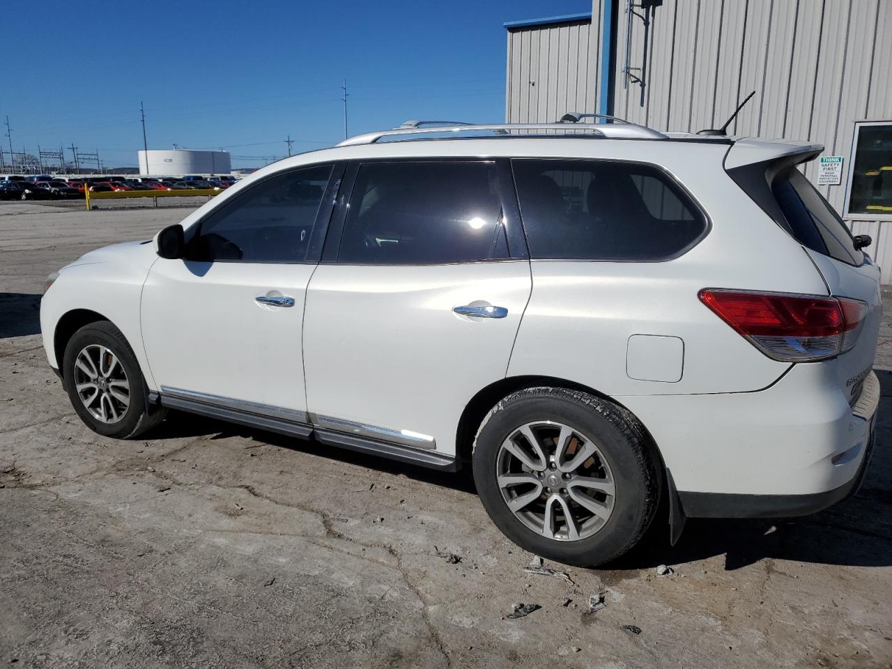 2014 Nissan Pathfinder - Image 2