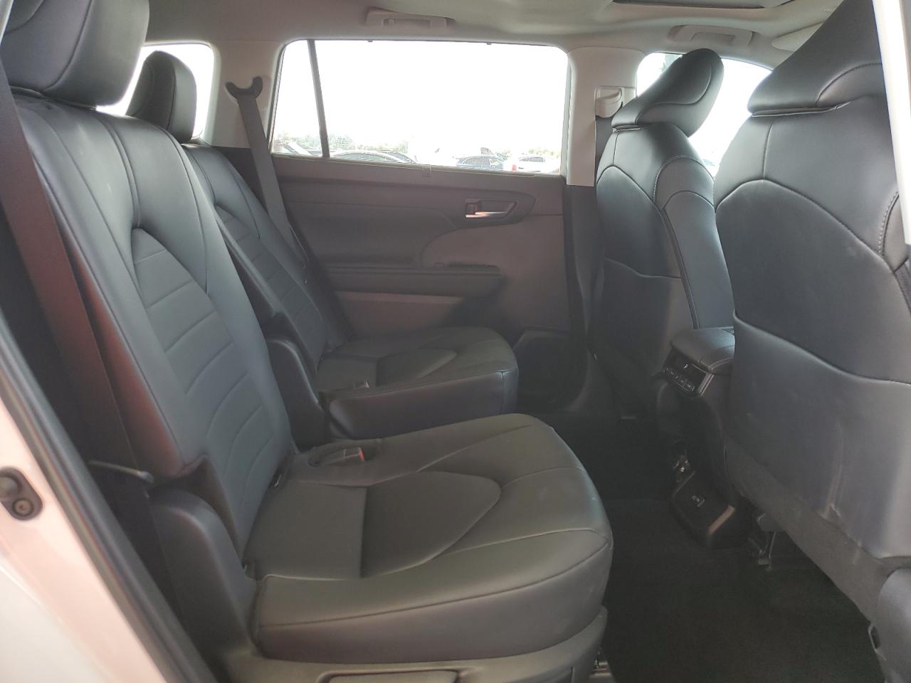 2024 Toyota Highlander - Image 11
