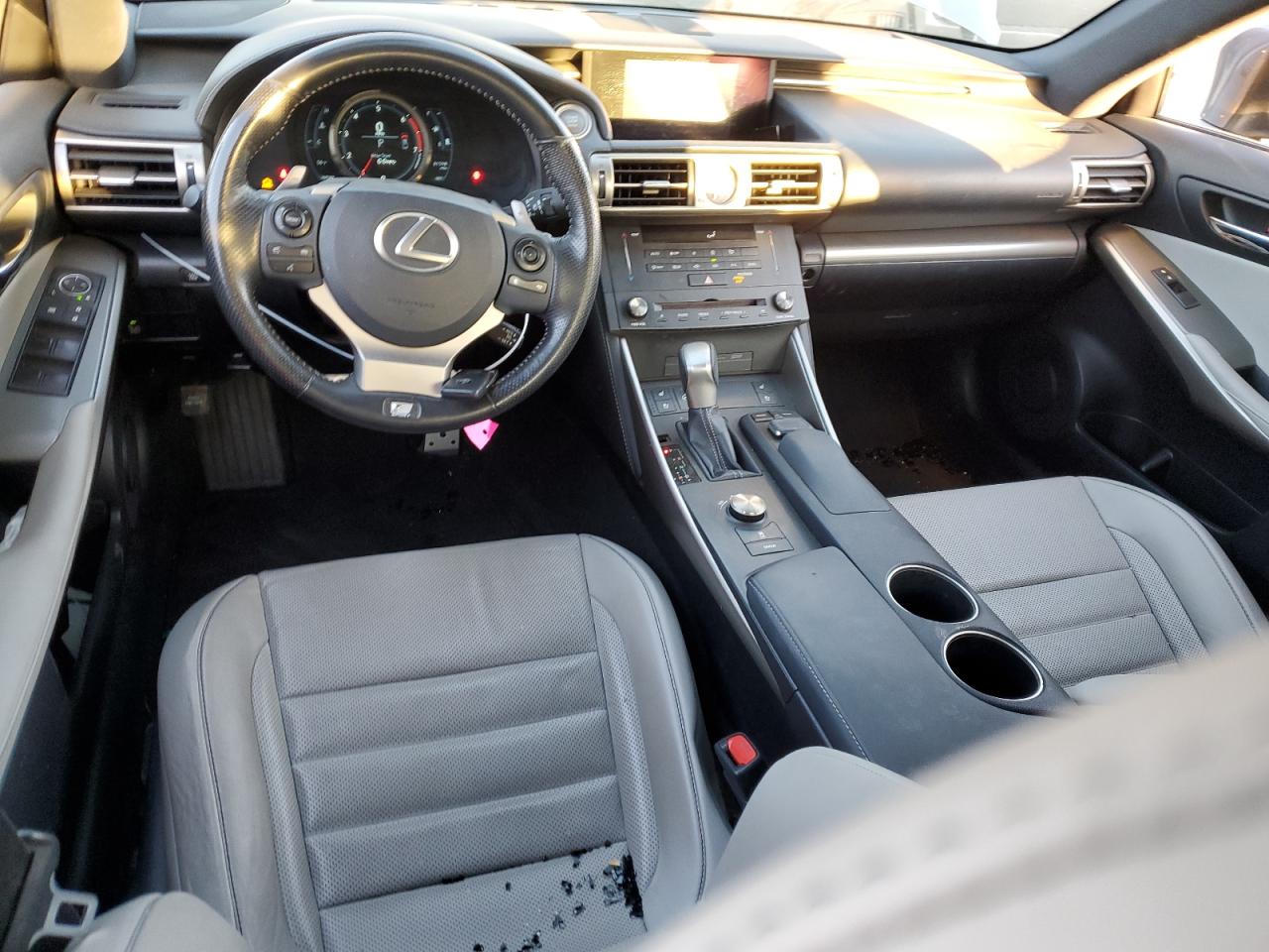 2016 Lexus IS - Image 8