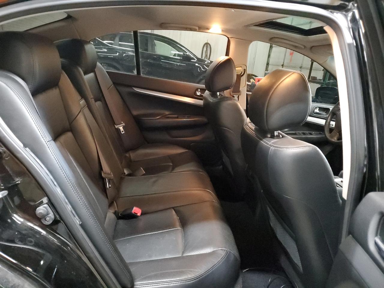 2011 Infiniti G - Image 10