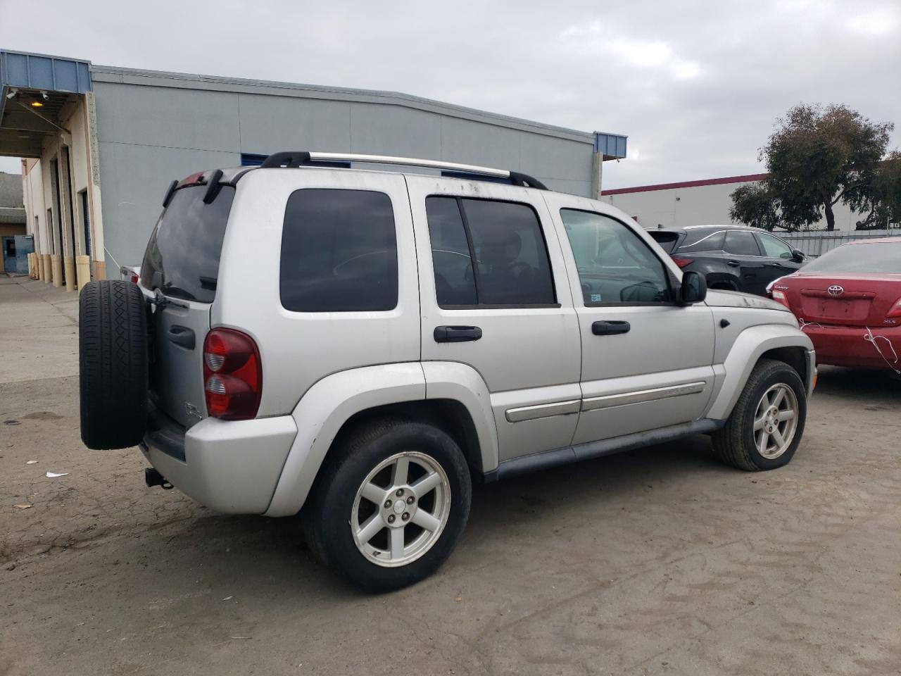2007 Jeep Liberty (North America) - Image 3