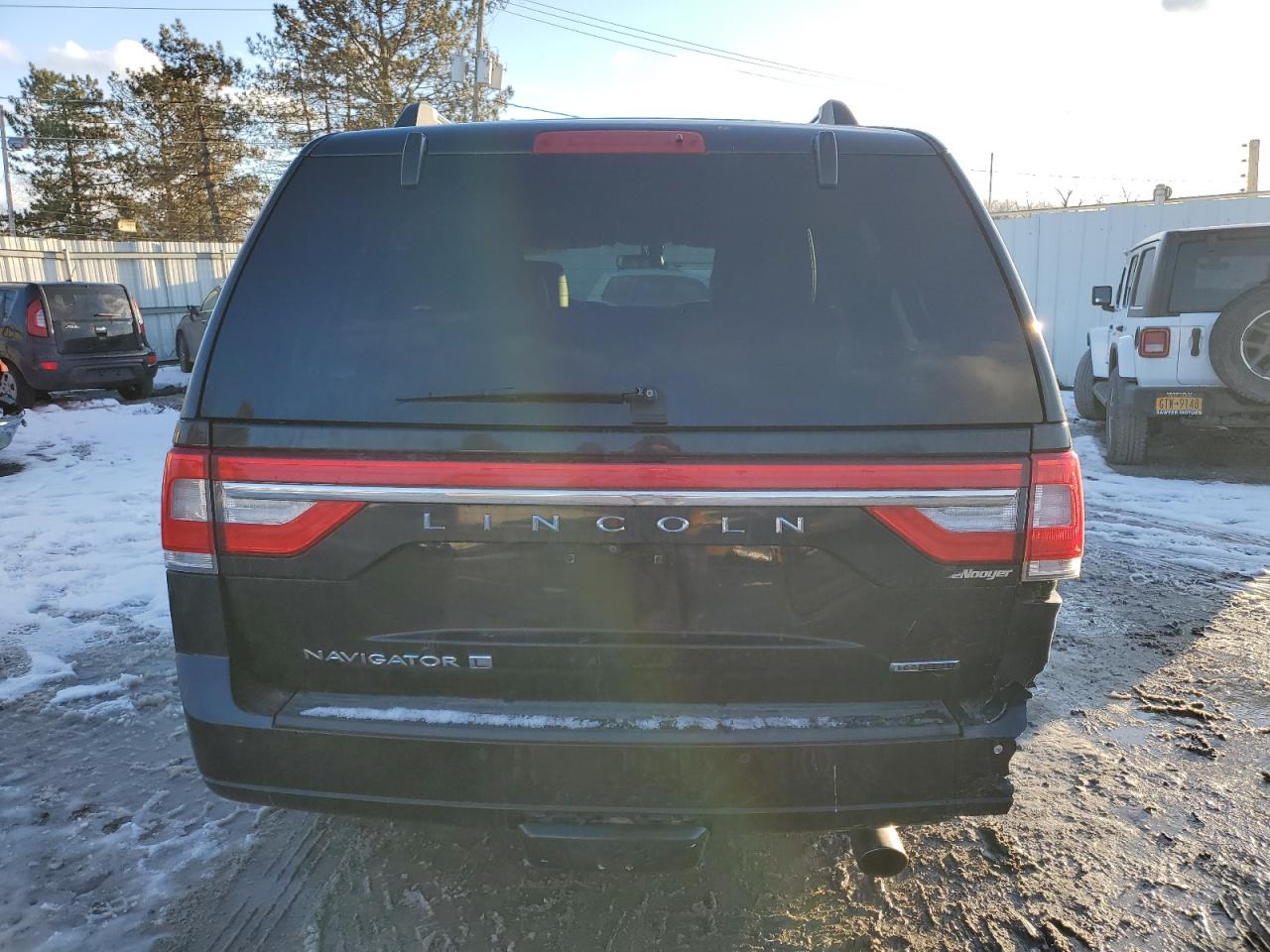 2015 Lincoln Navigator - Image 6