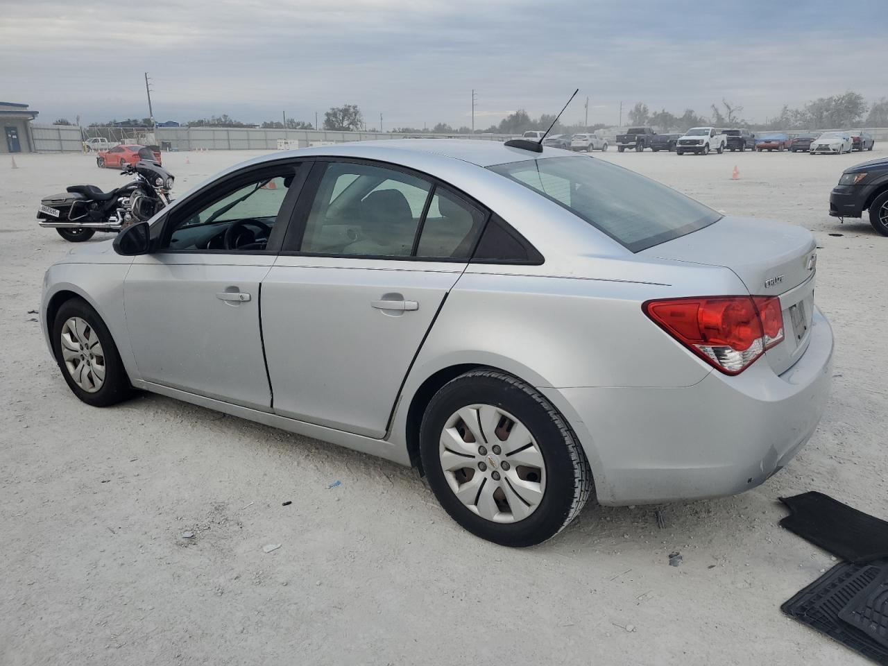 VIN 1G1PA5SH4F7263564 2015 CHEVROLET CRUZE no.2