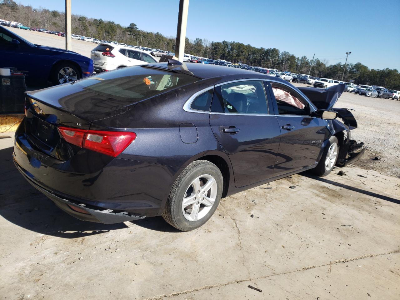 2023 Chevrolet Malibu - Image 3