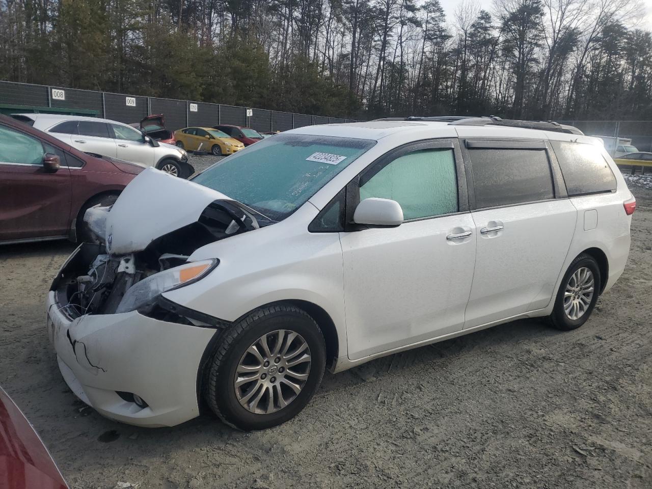 2016 Toyota Sienna - Image 1