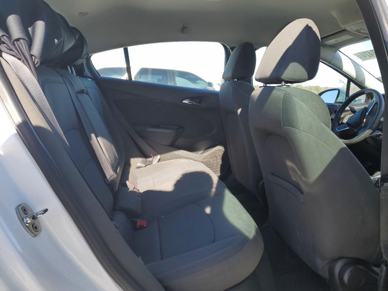 2019 Chevrolet Cruze - Image 10