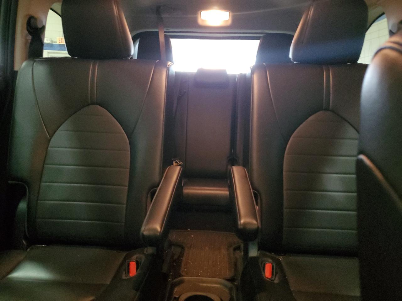2022 Toyota Highlander - Image 10