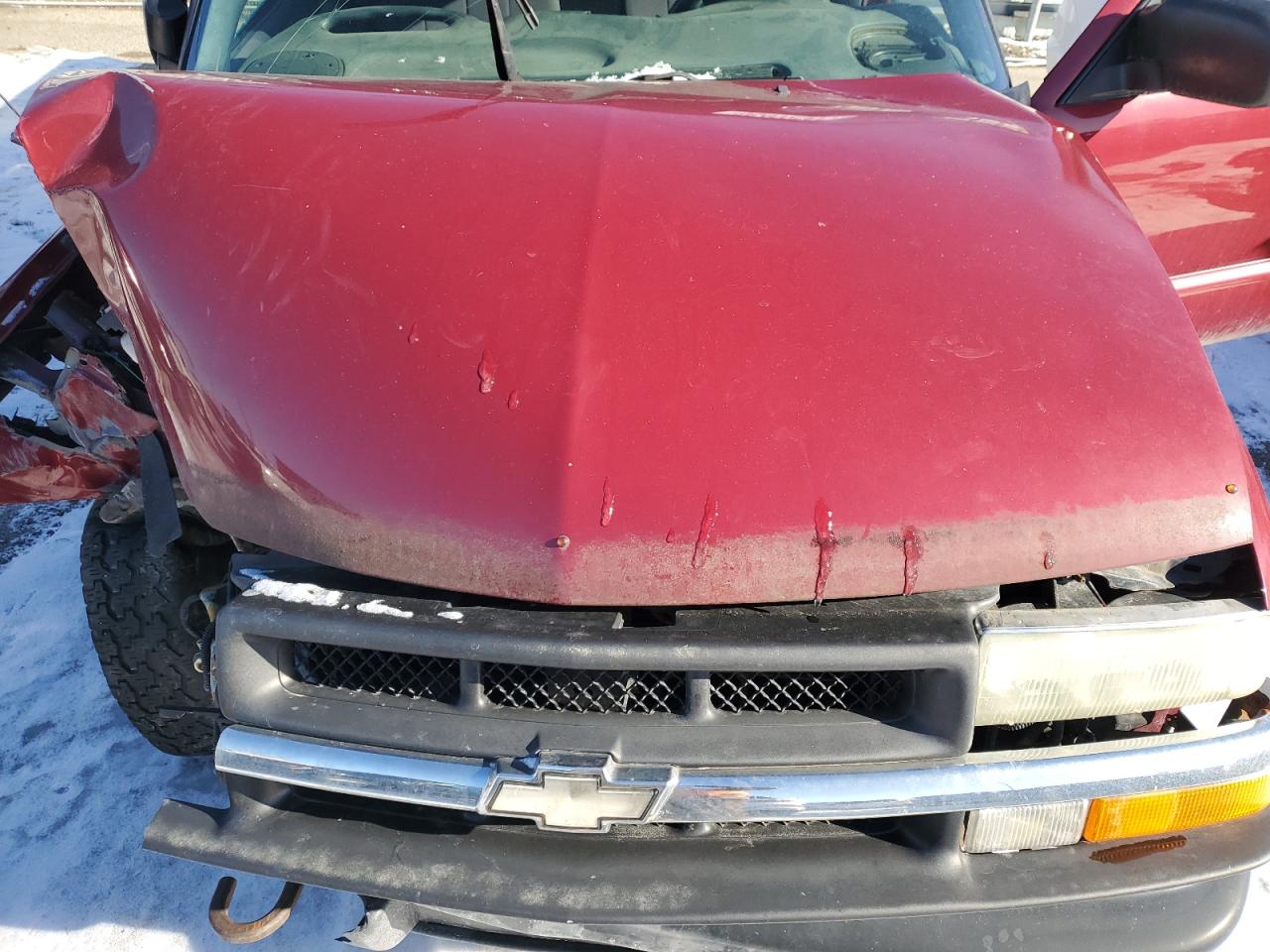 2004 Chevrolet S-10 Pickup - Image 12