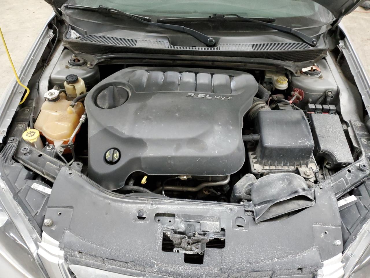2013 Chrysler 200 - Image 12