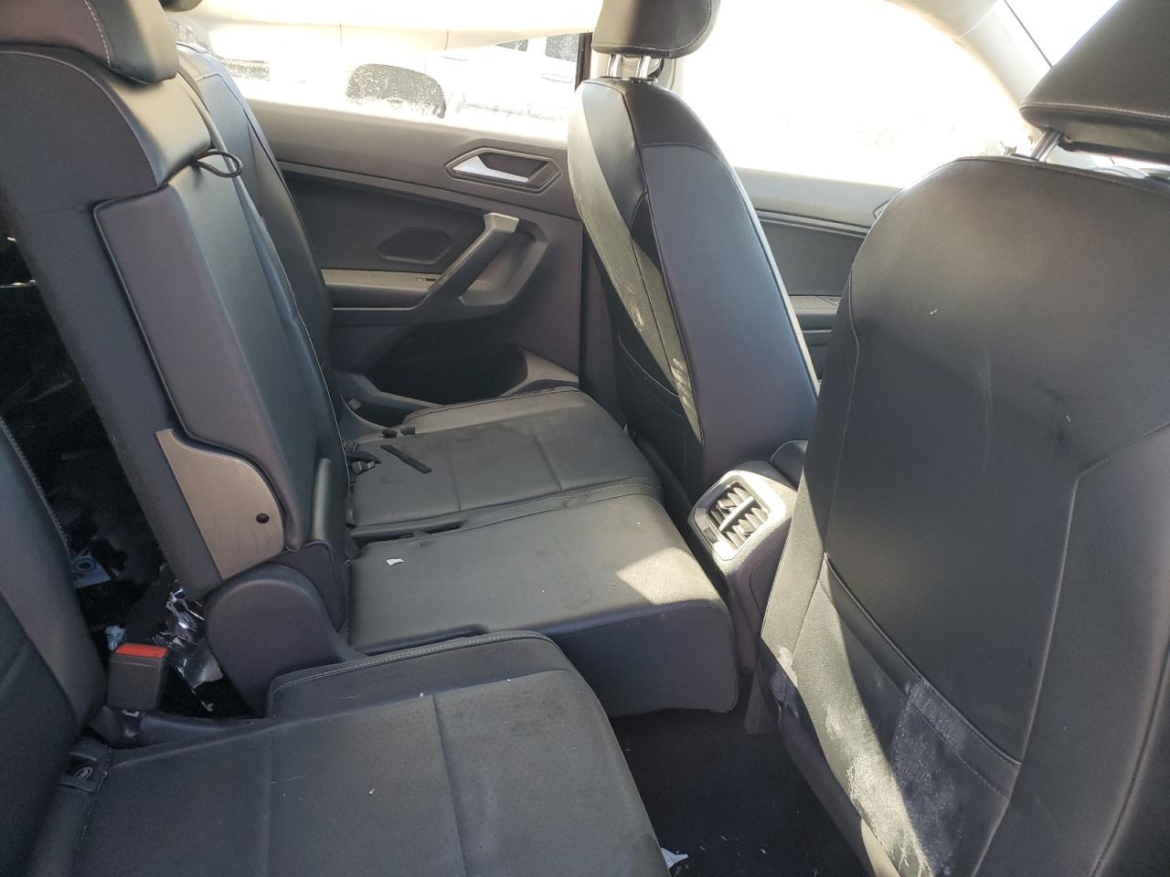 2021 Volkswagen Tiguan - Image 11