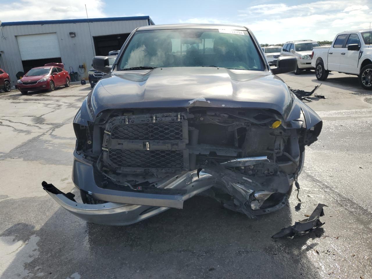 2016 RAM 1500 - Image 5