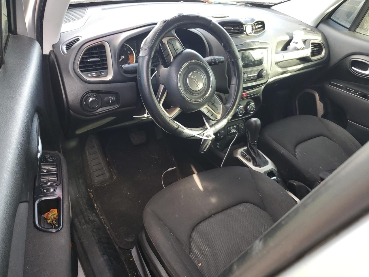 2017 Jeep Renegade - Image 8