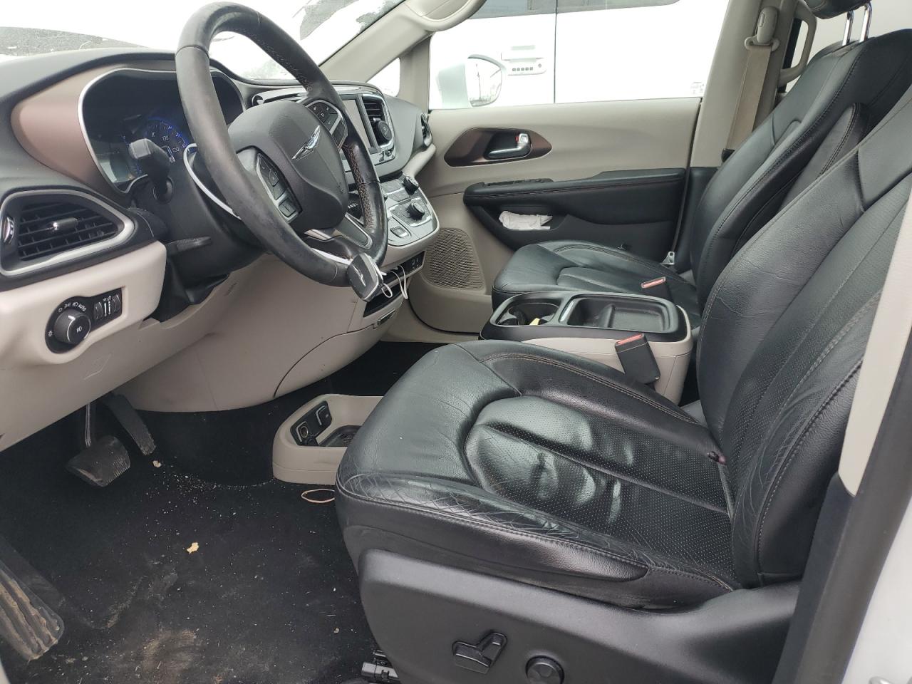 2019 Chrysler Pacifica - Image 7