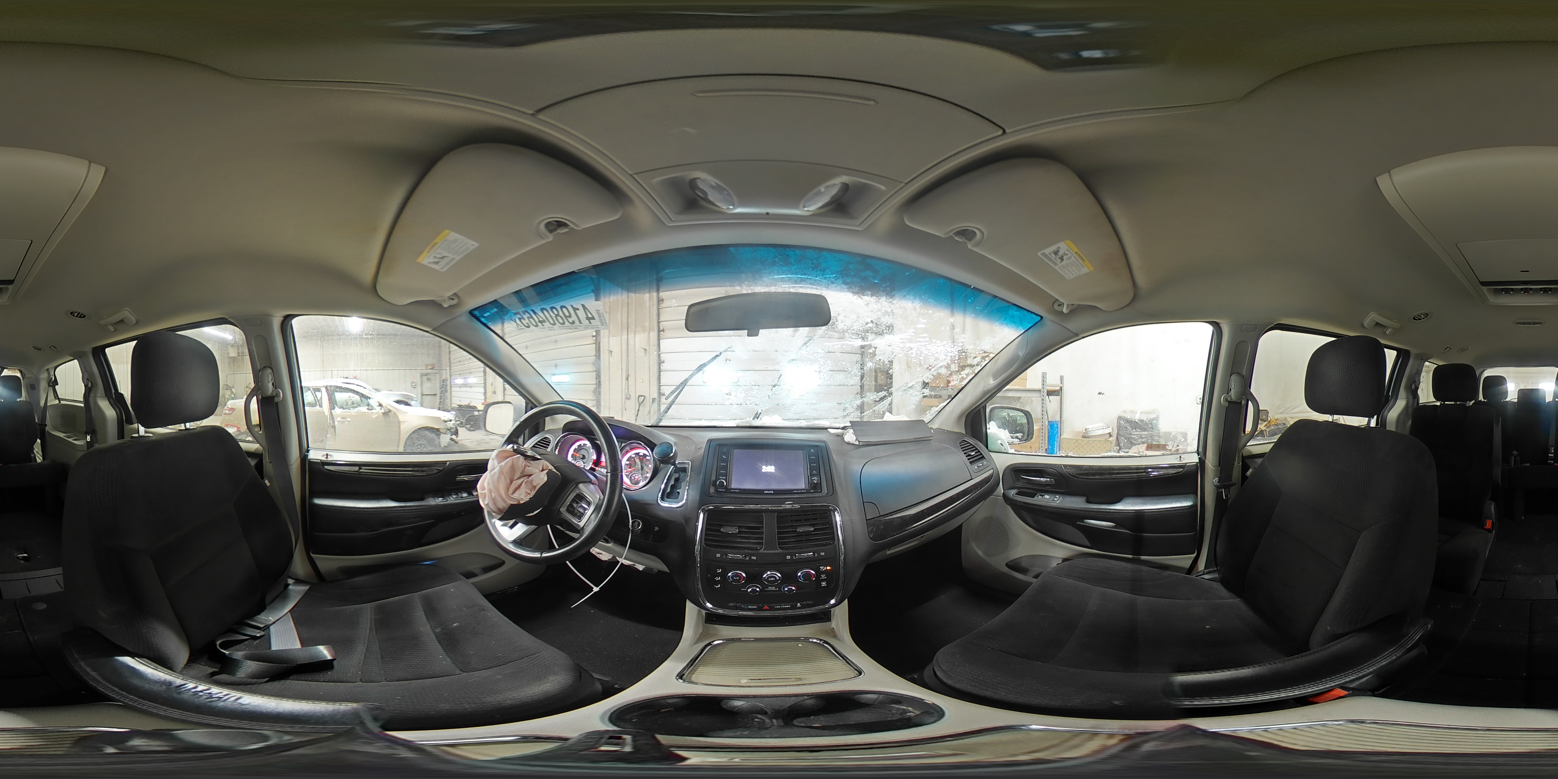 2016 Dodge Caravan - Image 14