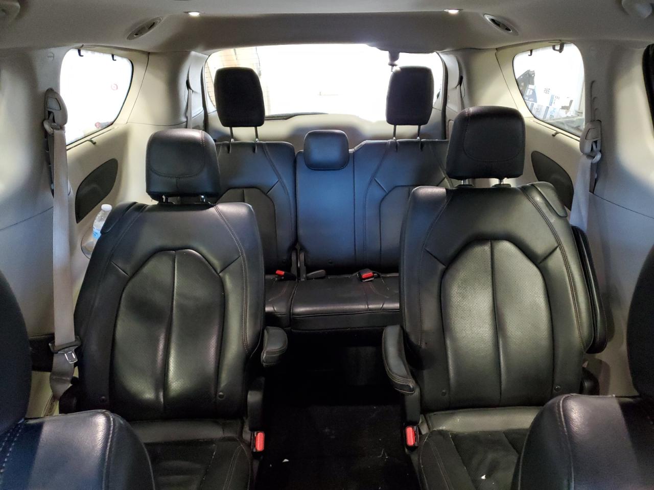 2020 Chrysler Pacifica - Image 10
