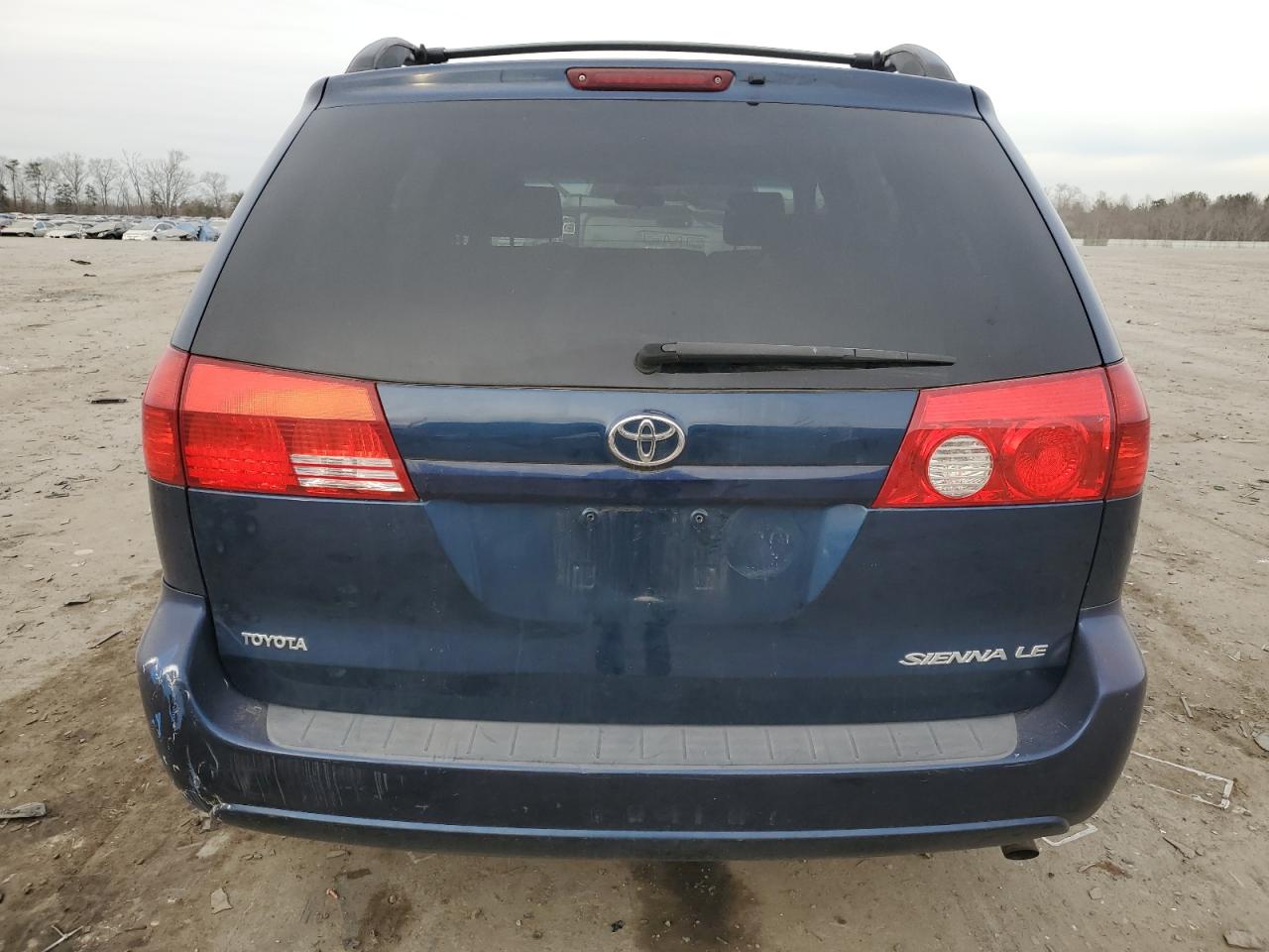 2004 Toyota Sienna - Image 6