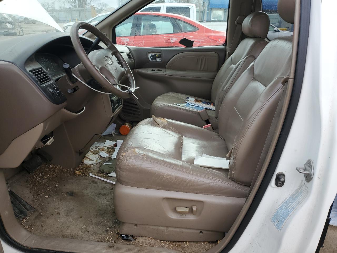 2000 Toyota Sienna - Image 7