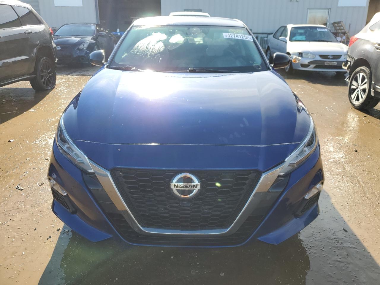 2019 Nissan Altima - Image 5