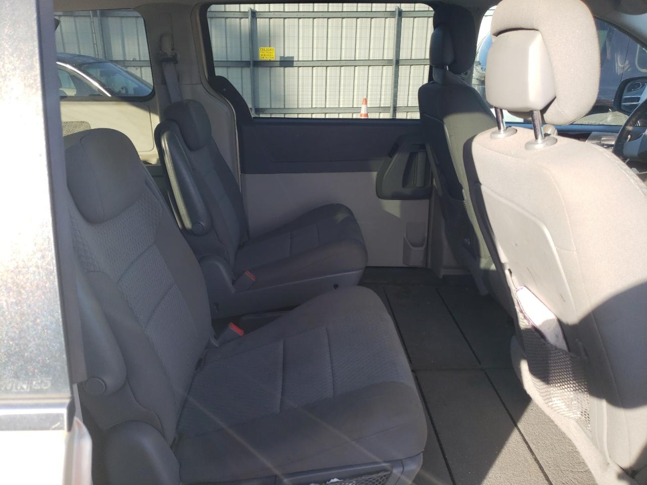 2010 Chrysler Town & Country - Image 11