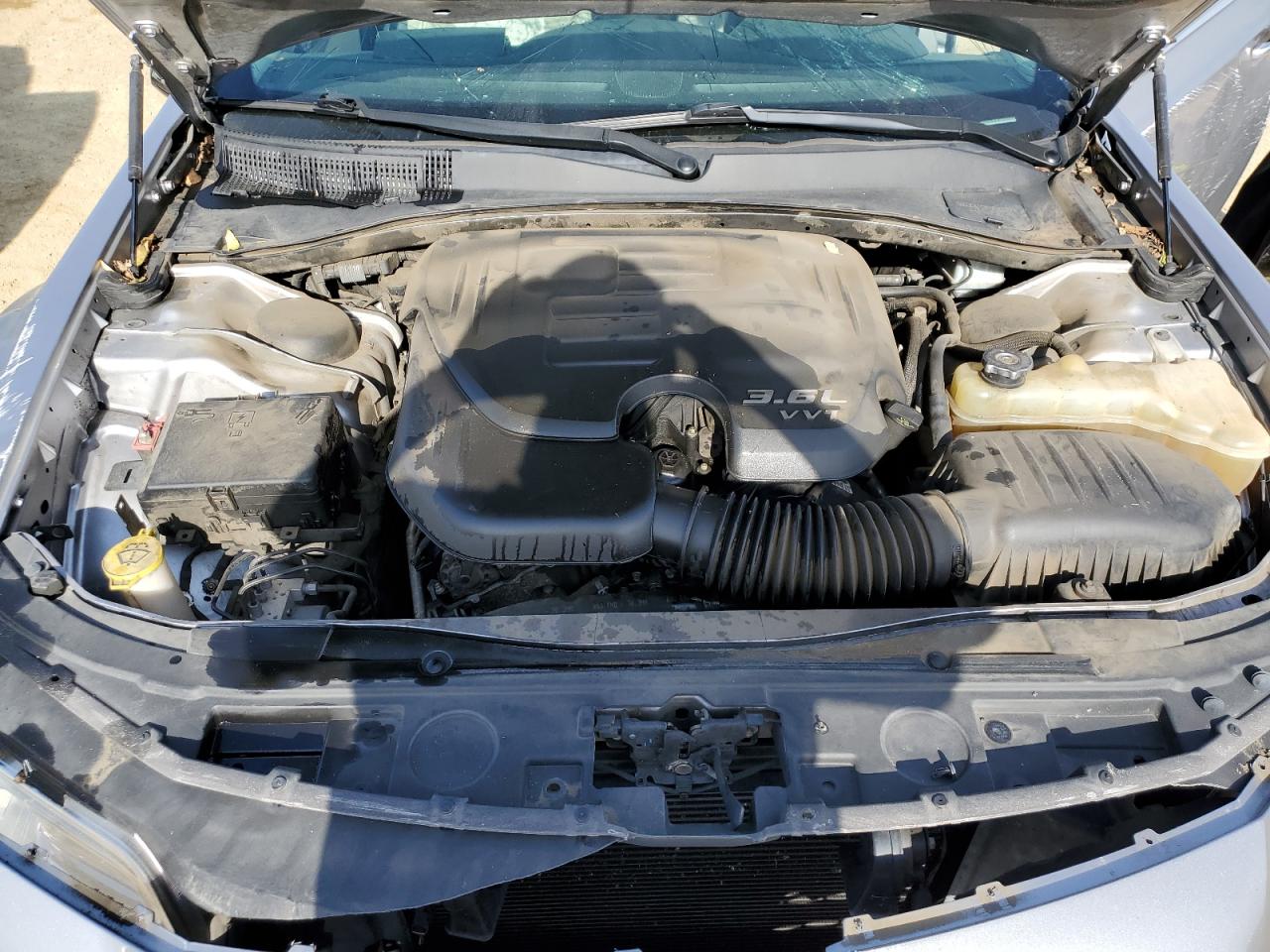 2016 Chrysler 300 - Image 13