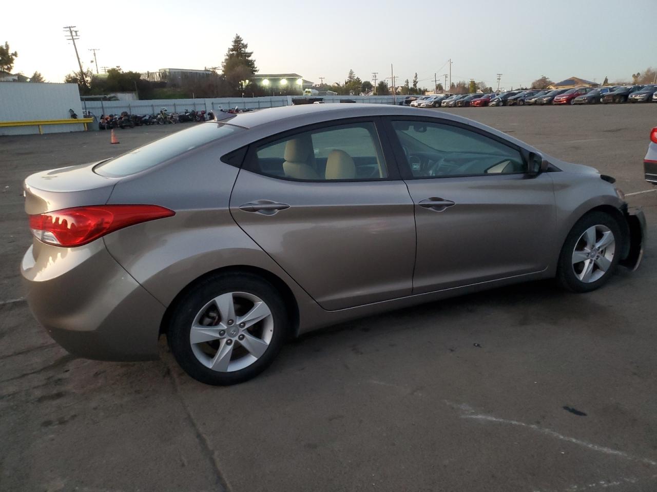 VIN 5NPDH4AE4DH448102 2013 HYUNDAI ELANTRA no.3