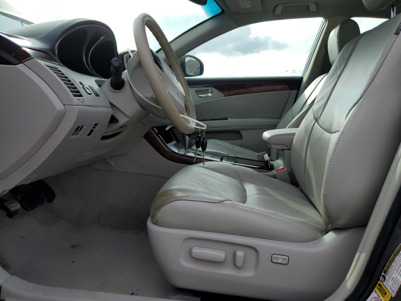 2011 Toyota Avalon - Image 7