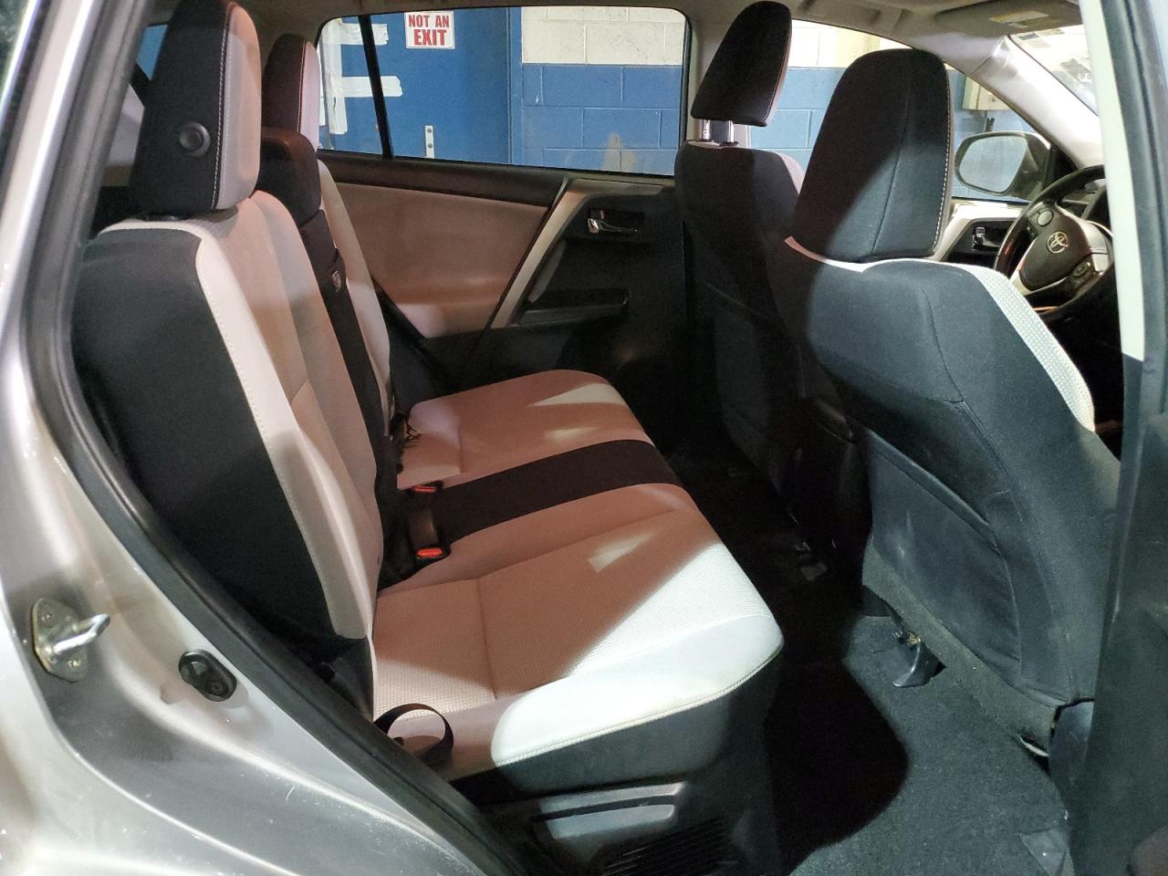 2018 Toyota RAV 4 - Image 11
