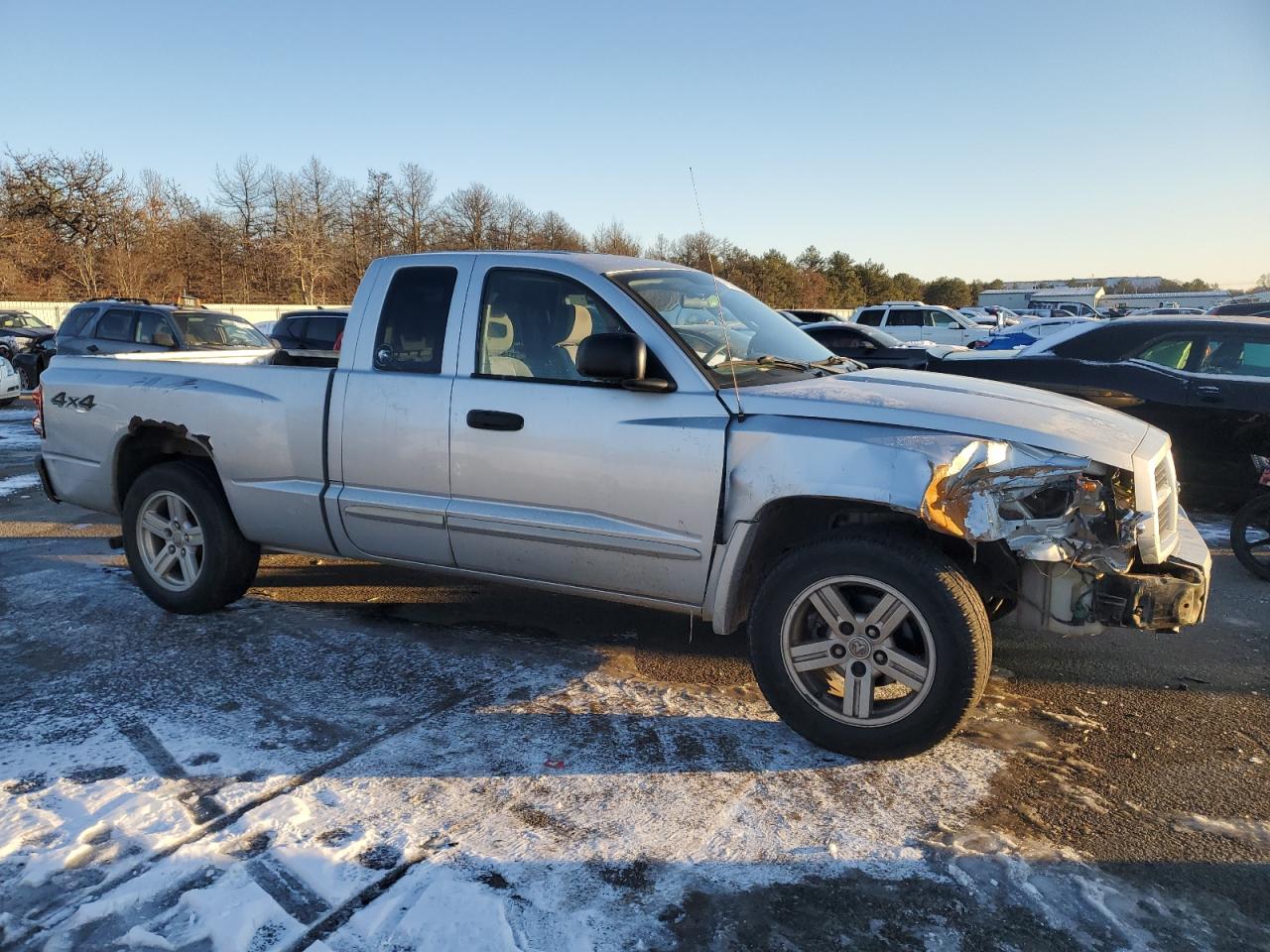 2007 Dodge Dakota - Image 4