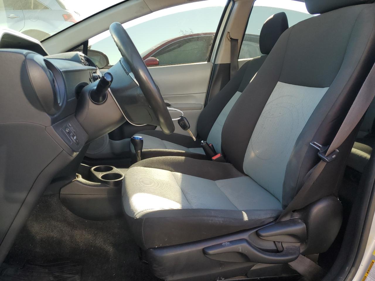 2014 Toyota Prius - Image 7