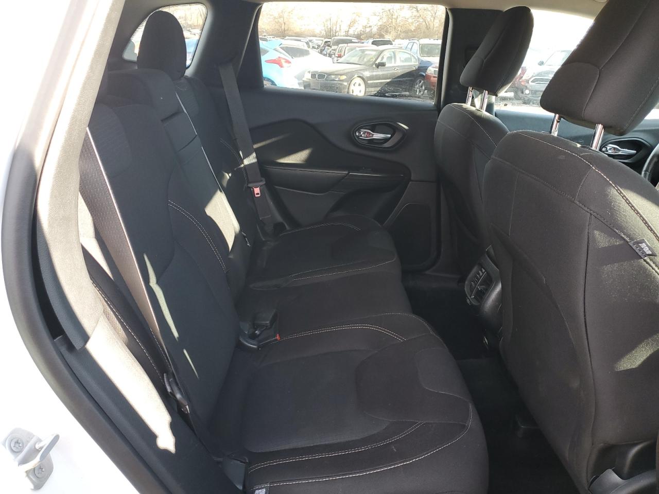 2016 Jeep Grand Cherokee - Image 11
