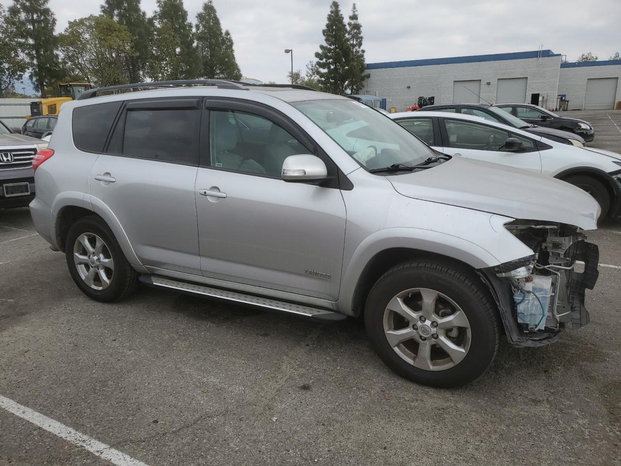 2011 Toyota RAV 4 - Image 4
