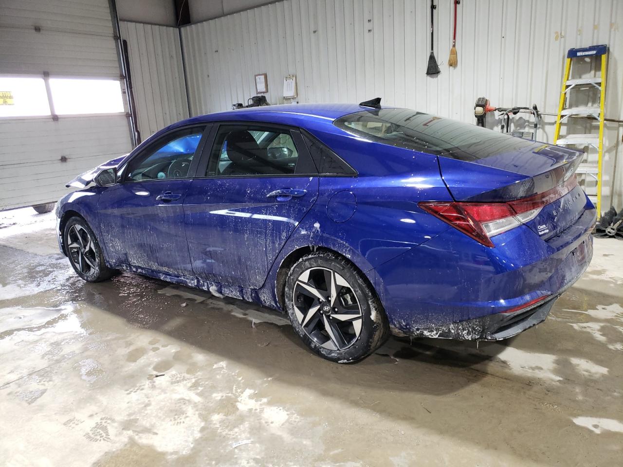 2023 Hyundai Elantra - Image 2
