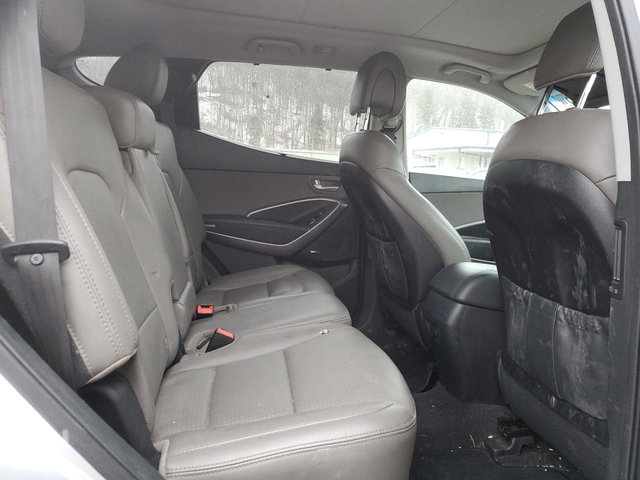 2015 Hyundai Santa Fe - Image 11