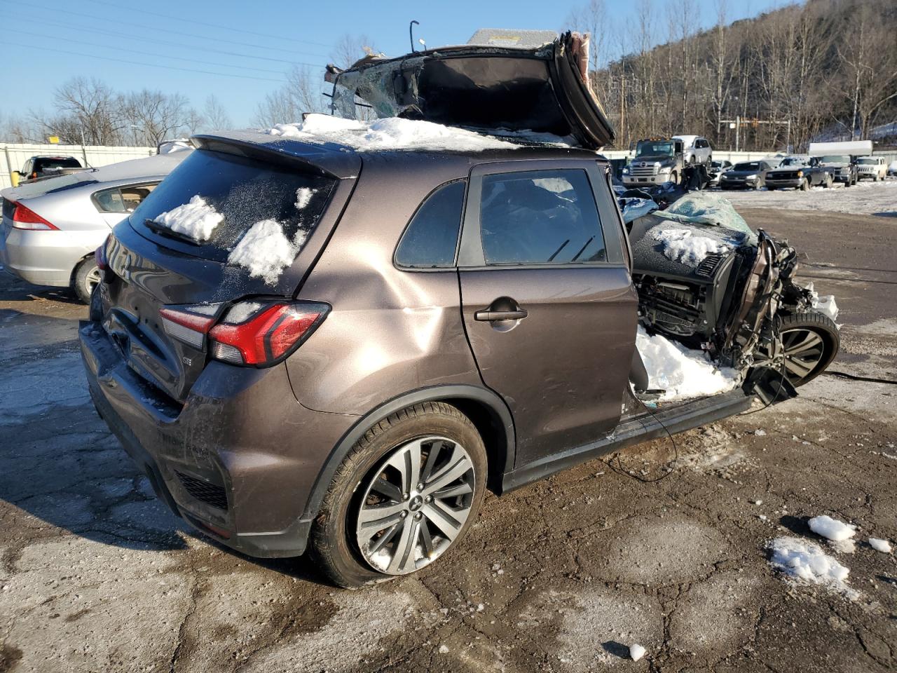 2020 Mitsubishi Outlander - Image 3
