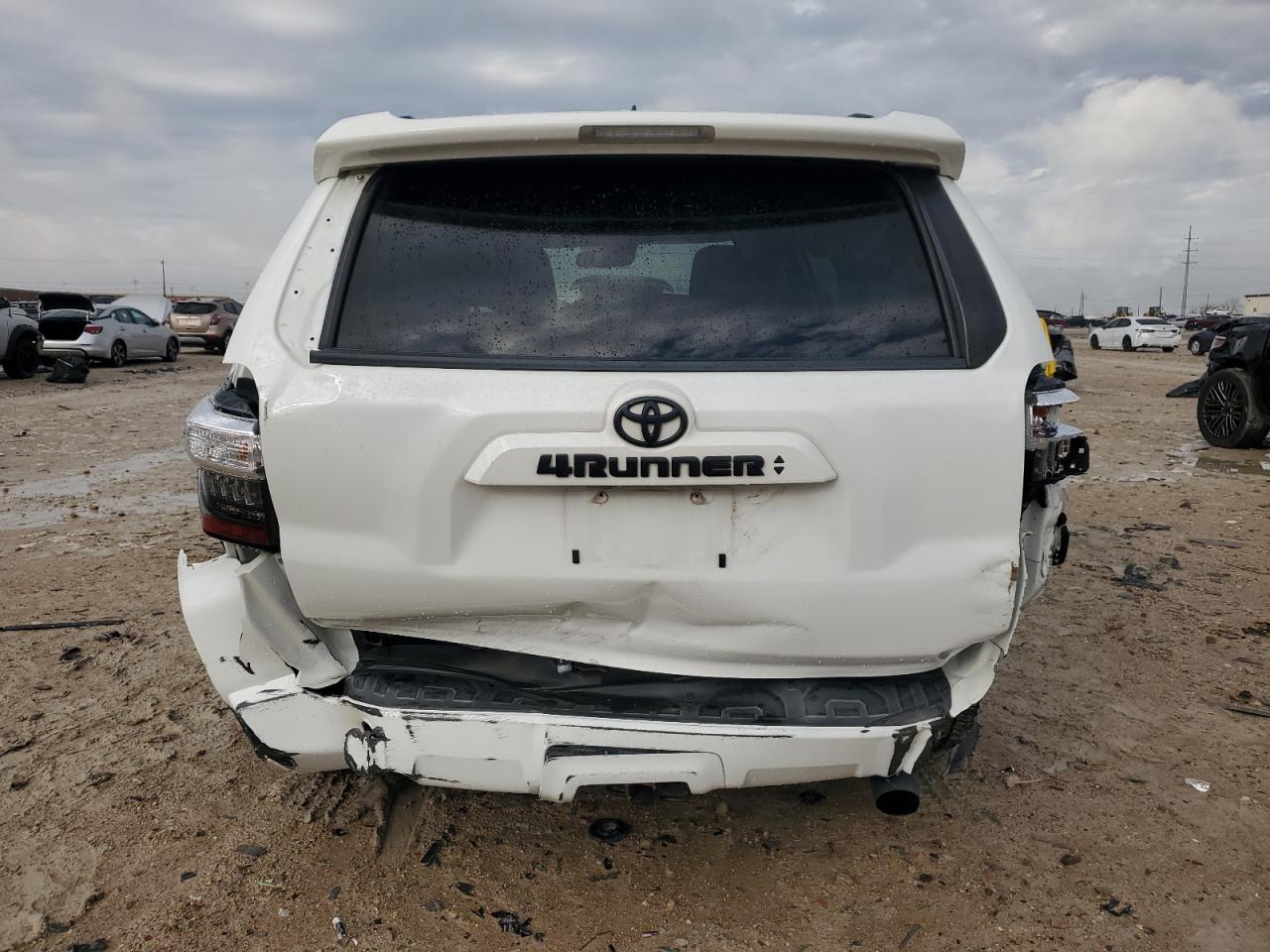 2020 Toyota 4Runner - Image 6