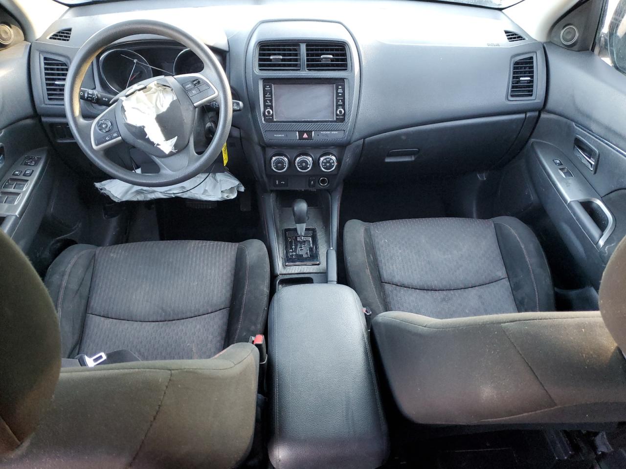 2018 Mitsubishi Outlander - Image 8