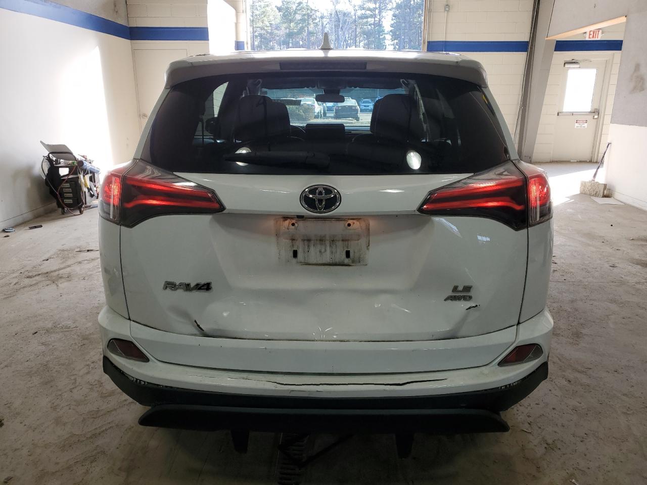 2018 Toyota RAV 4 - Image 6