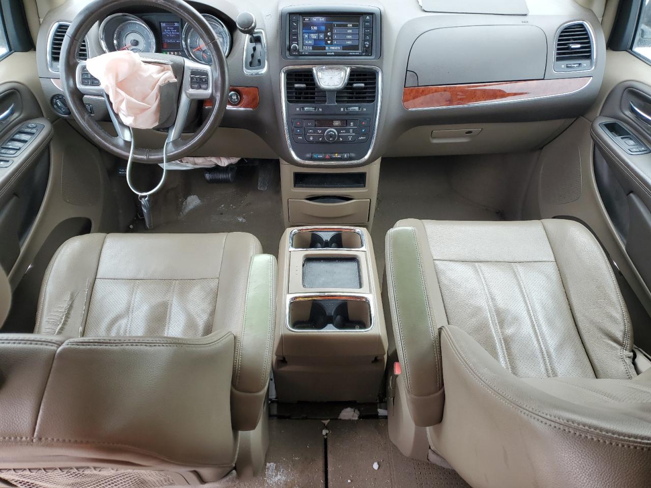 2013 Chrysler Town & Country - Image 8