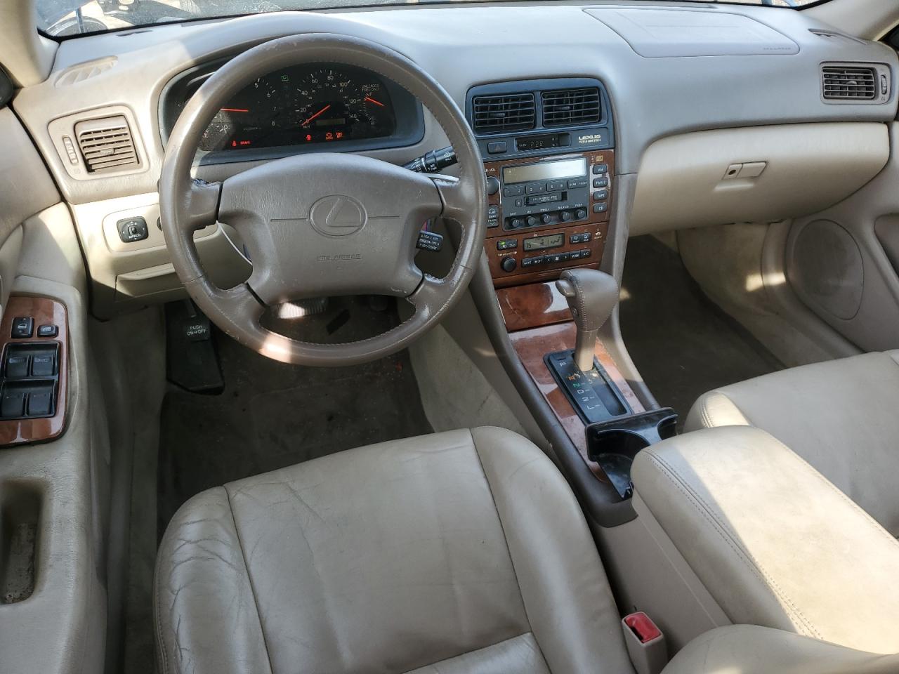 2000 Lexus ES - Image 8
