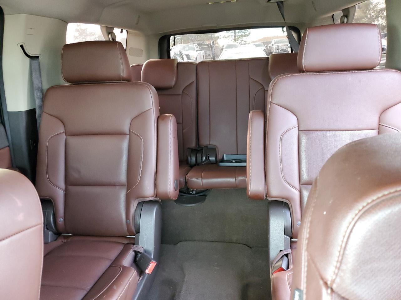 2017 Chevrolet Suburban - Image 10