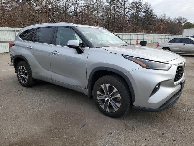  TOYOTA HIGHLANDER 2022 Сріблястий