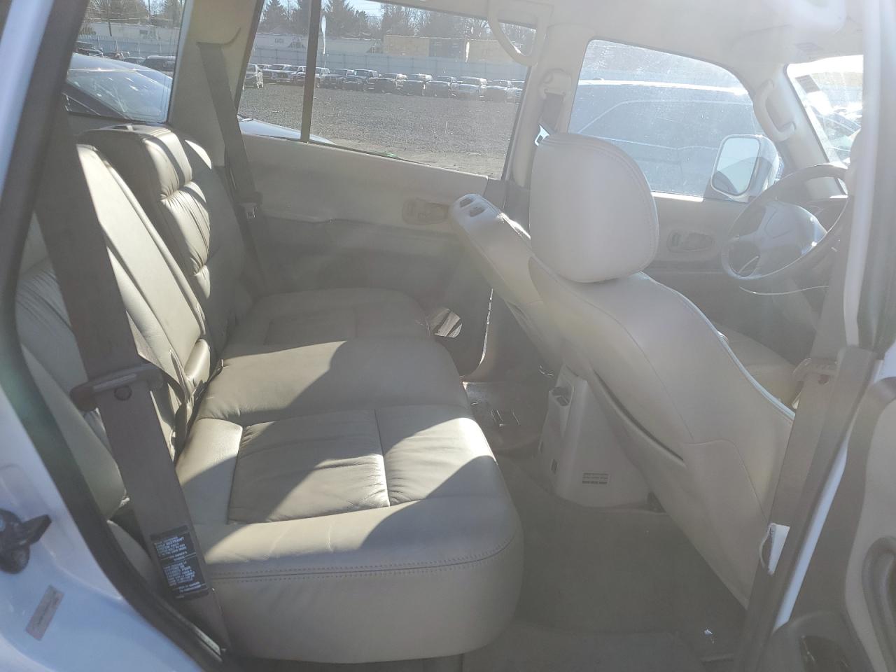 2003 Mitsubishi Montero - Image 10