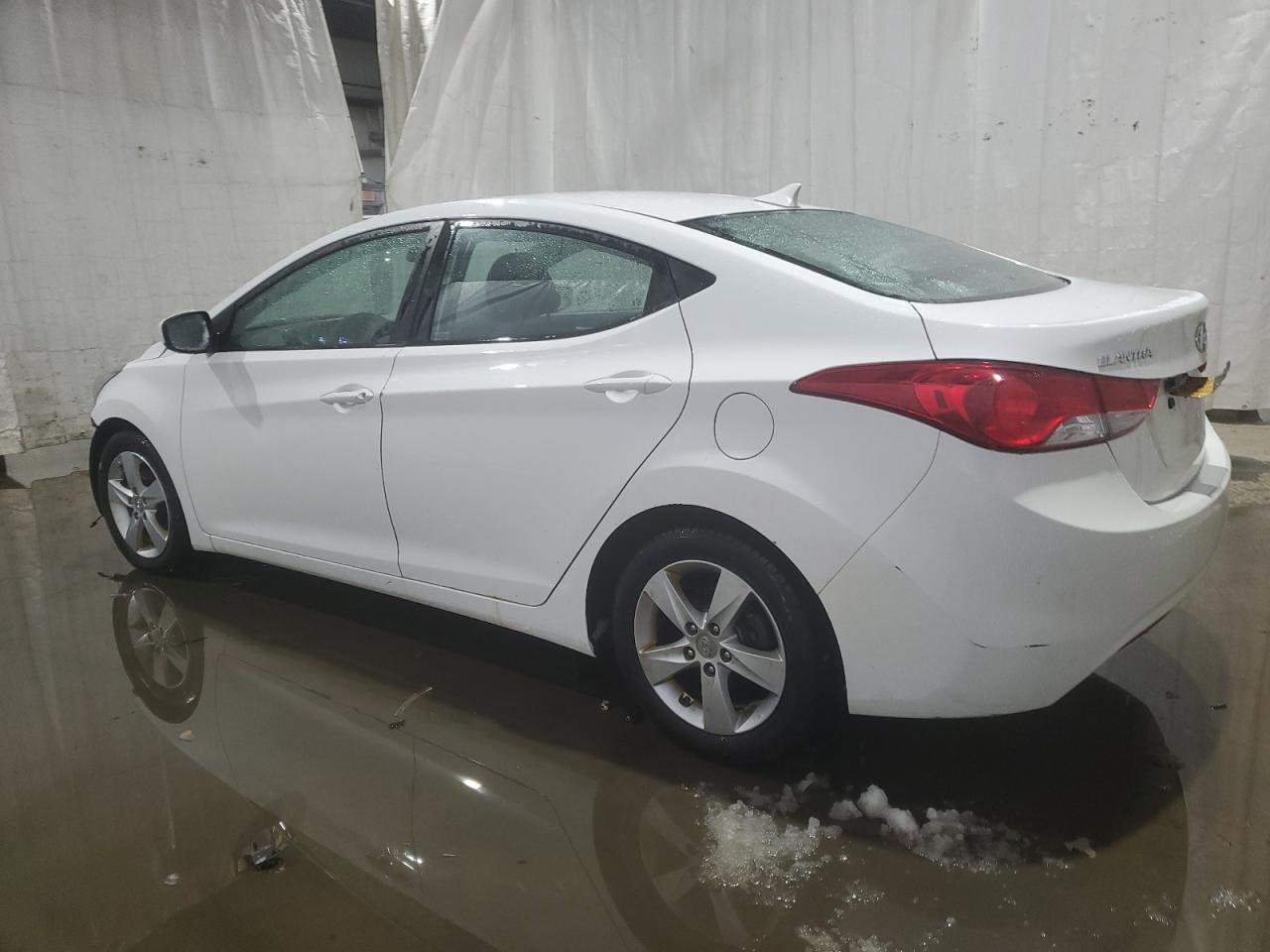2013 Hyundai Elantra - Image 2