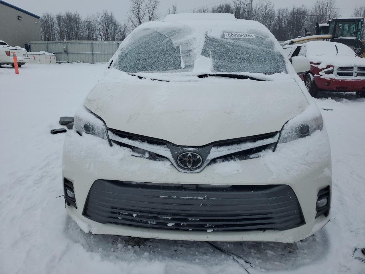 2018 Toyota Sienna - Image 5