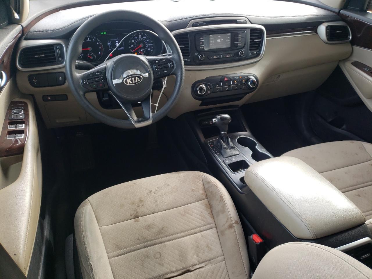 2017 Kia Sorento - Image 8