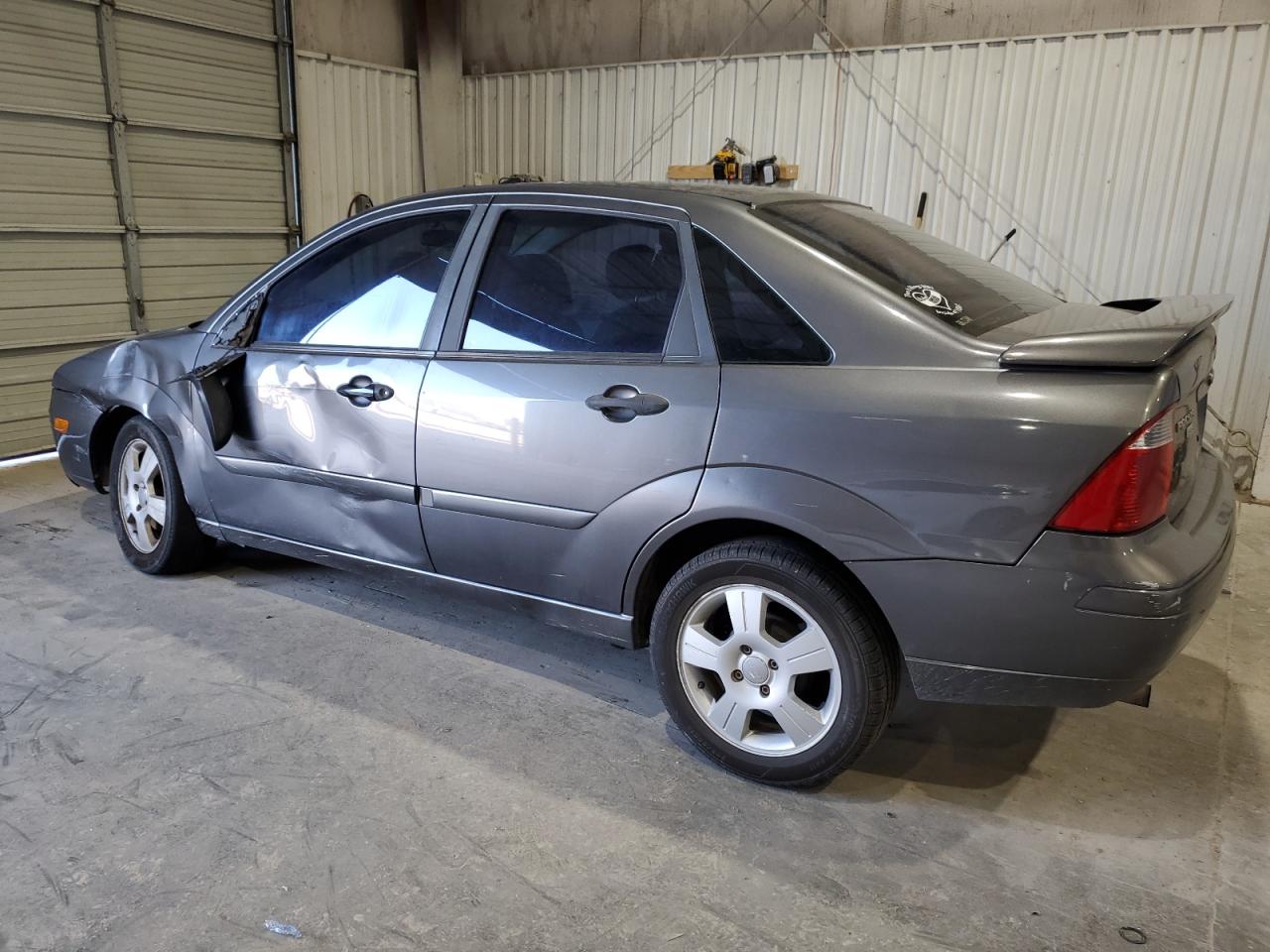 2007 Ford Focus - Image 2