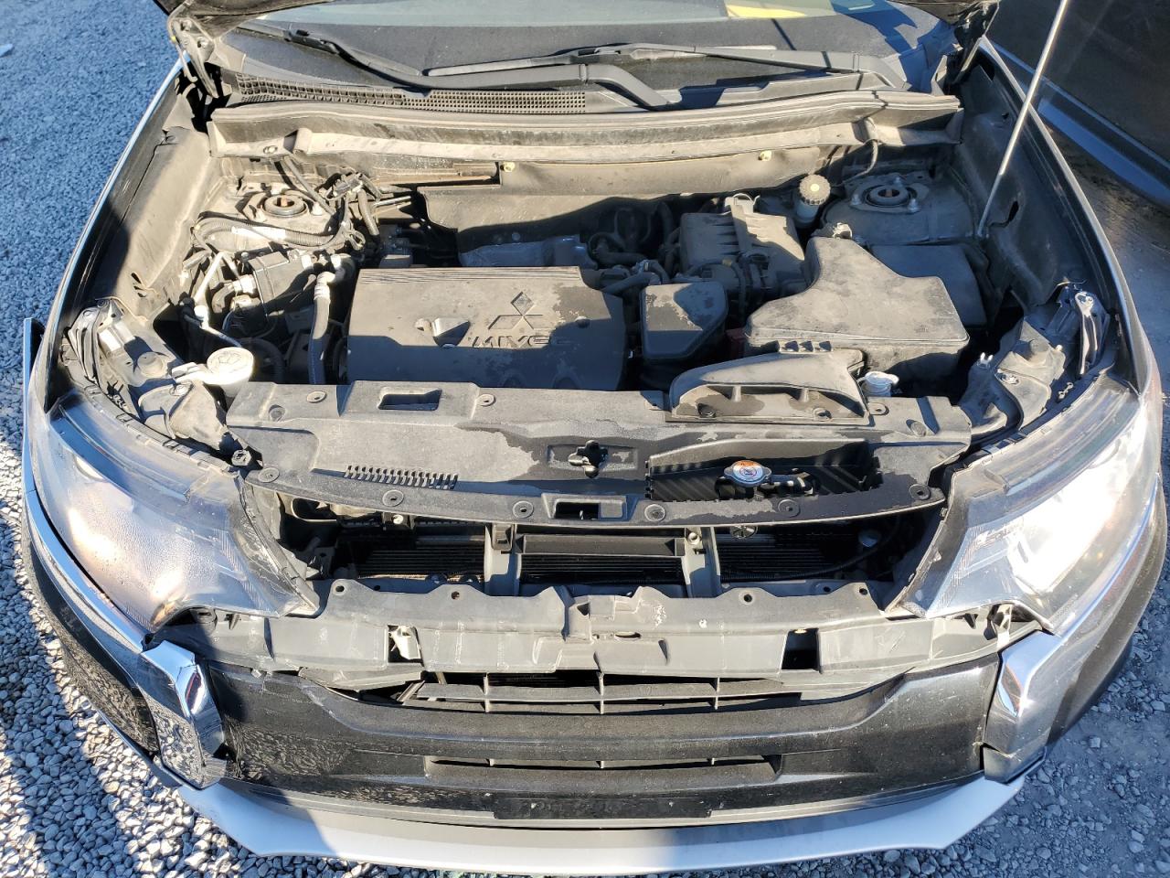 2016 Mitsubishi Outlander - Image 12